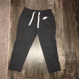 Nike Capri Jogging Pants